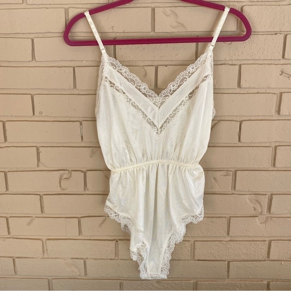 Vintage 80s Lingerie Teddy Bodysuit Ivory Bride Lace Pin Up Adjustable Medium M - Picture 1 of 8